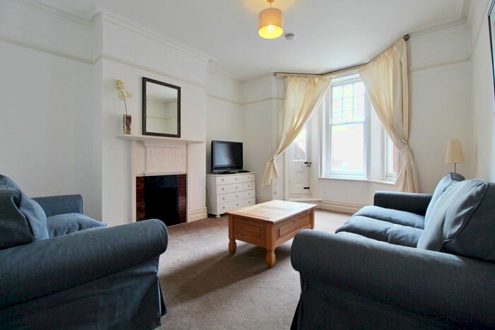 2 Bedroom Flat To Rent In Fulham Road, London, SW6