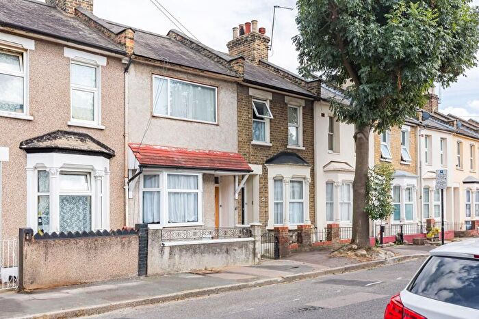 2 Bedroom Maisonette To Rent In Tavistock Road, Stratford, London, E15