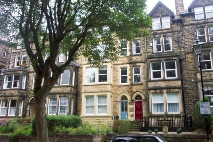 2 Bedroom Flat To Rent In Valley Drive, Harrogate, North Yorkshire, Uk, HG2