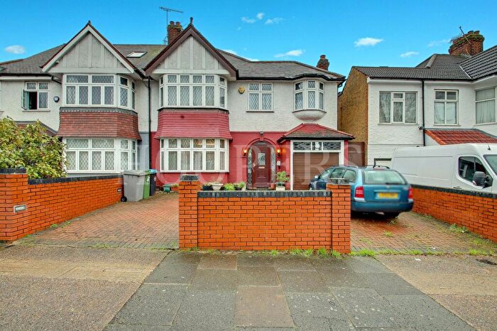 4 Bedroom Semi Detached House For Sale In Park View Road, London, NW10