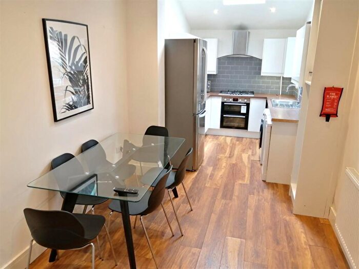 6 Bedroom Terraced House To Rent In Brailsford Road, Fallowfield, M14