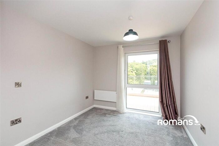 2 Bedroom Flat To Rent In Farnborough Road, Farnborough, Hampshire, GU14