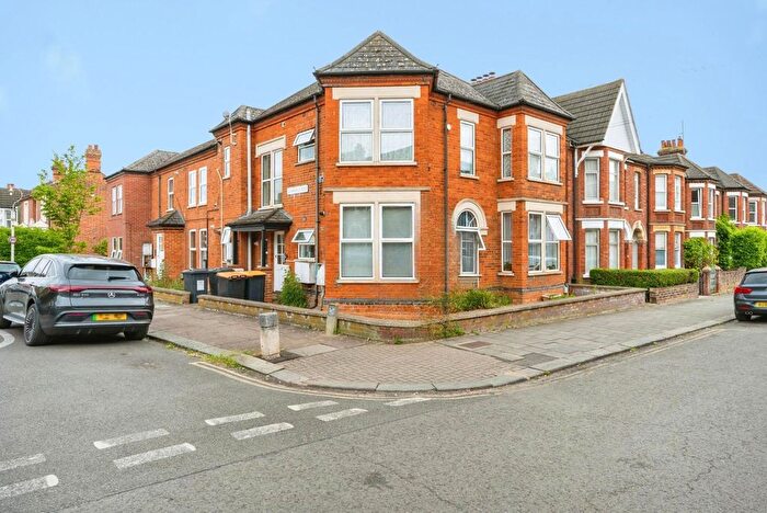 1 Bedroom Flat For Sale In Goldington Avenue, Bedford, Bedfordshire, MK40
