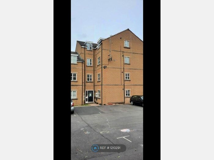 2 Bedroom Flat To Rent In Woolcombers Way, Bradford, BD4