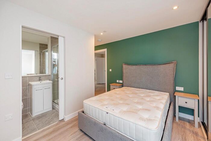 2 Bedroom Apartment To Rent In Windsor Bridge Road, Bath, Somerset, BA2