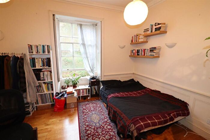 Flat To Rent In Hotwell Road, Bristol, BS8