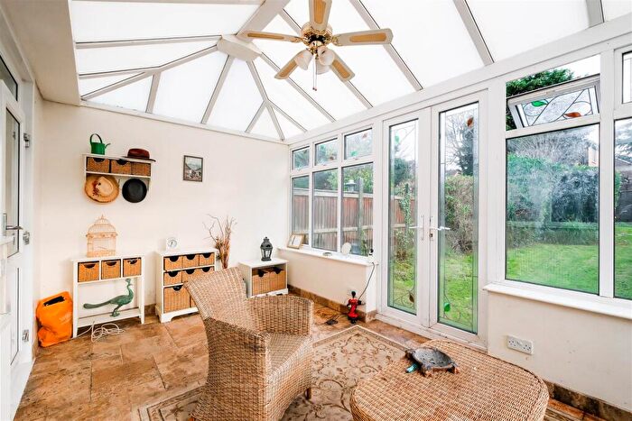 3 Bedroom End Of Terrace House For Sale In Kimberley Road, North Chingford, E4
