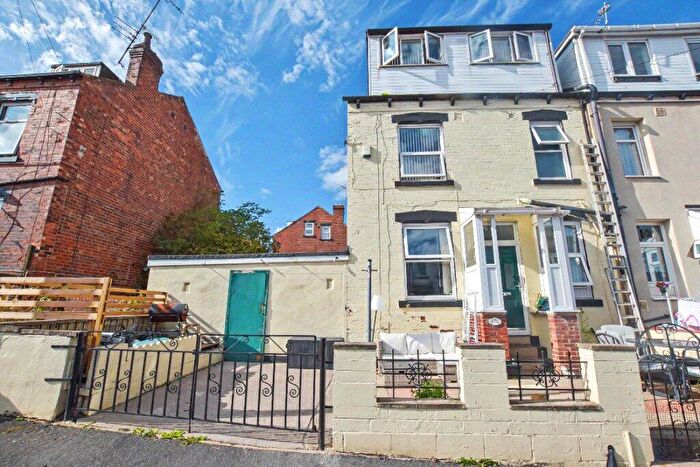 3 Bedroom End Of Terrace House For Sale In Cobden Avenue, Leeds, West Yorkshire, LS12