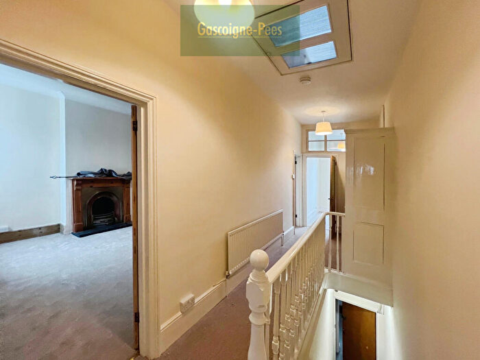 2 Bedroom Apartment To Rent In Station Road, West Byfleet, KT14