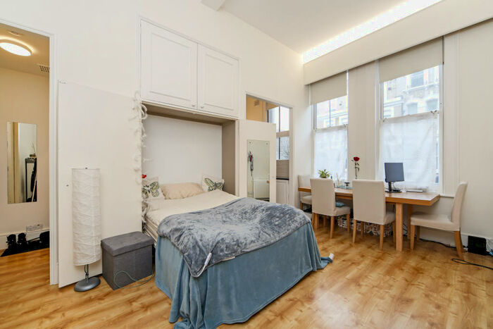 Flat To Rent In Redcliffe Square, Earls Court, SW10