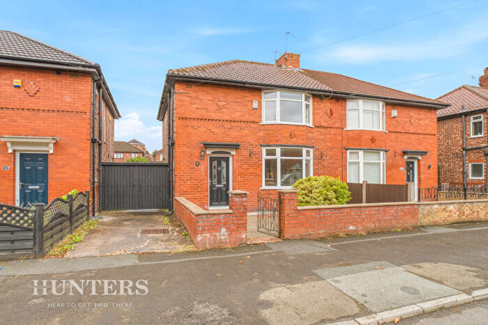 3 Bedroom Semi-Detached House For Sale In Blue Bell Avenue, Manchester, M40