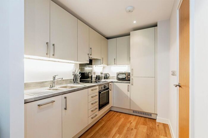 1 Bedroom Flat For Sale In Rope Walk, Bristol, BS1