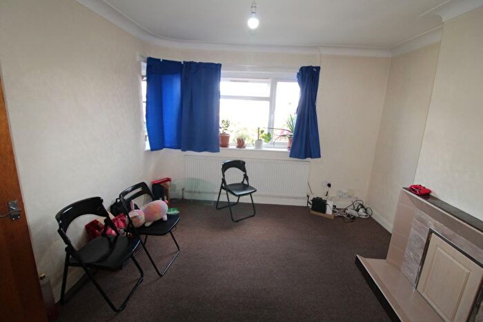 3 Bedroom Semi-Detached House To Rent In Spencer Avenue, Hayes, UB4