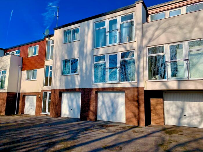 2 Bedroom Flat To Rent In Highweek Village, Newton Abbot, TQ12