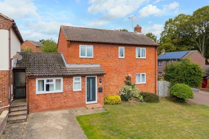 5 Bedroom Semi-Detached House To Rent In Cedarview, Canterbury, CT2