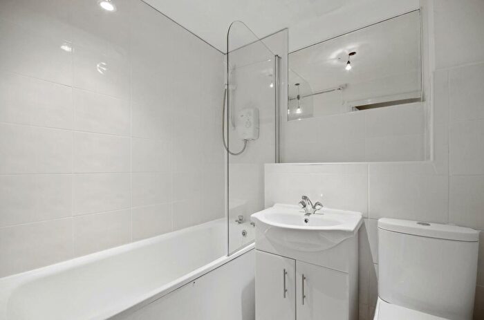 1 Bedroom Flat To Rent In Heathfield Drive, Mitcham, CR4