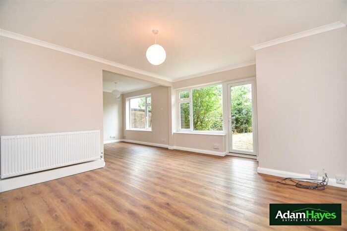 2 Bedroom Apartment To Rent In High Road, Whetstone, N20