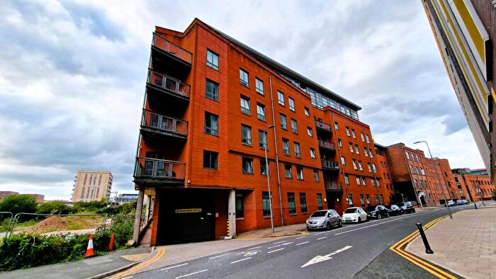 2 Bedroom Apartment To Rent In Lake House, Castlefield Locks, M15