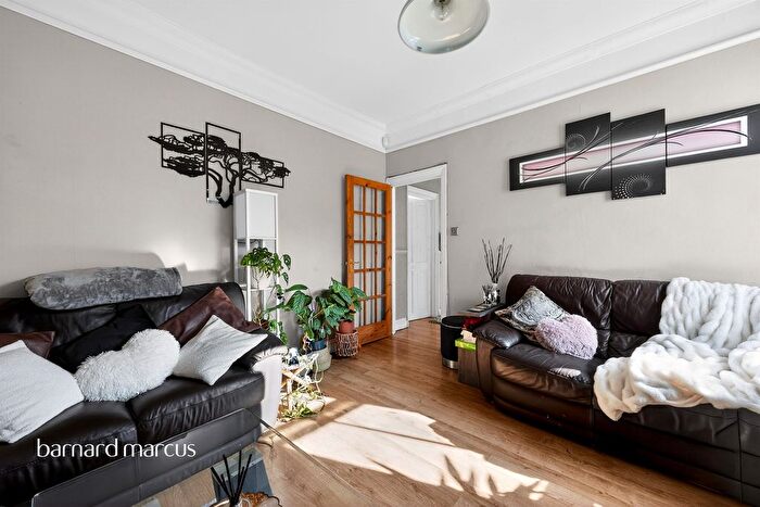 2 Bedroom Flat For Sale In St. James's Park, Croydon, CR0