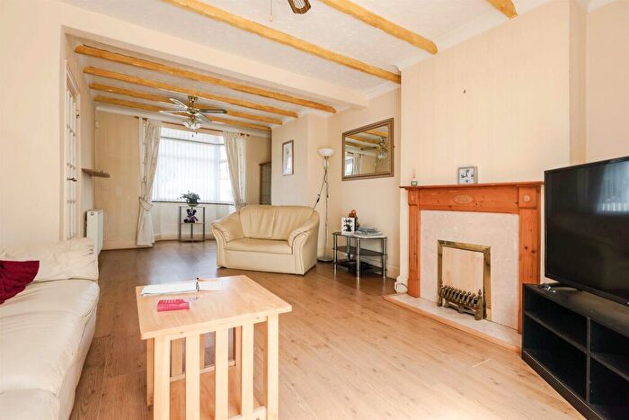 3 Bedroom Semi-Detached House For Sale In Lyttelton Road, Stechford, Birmingham, B33