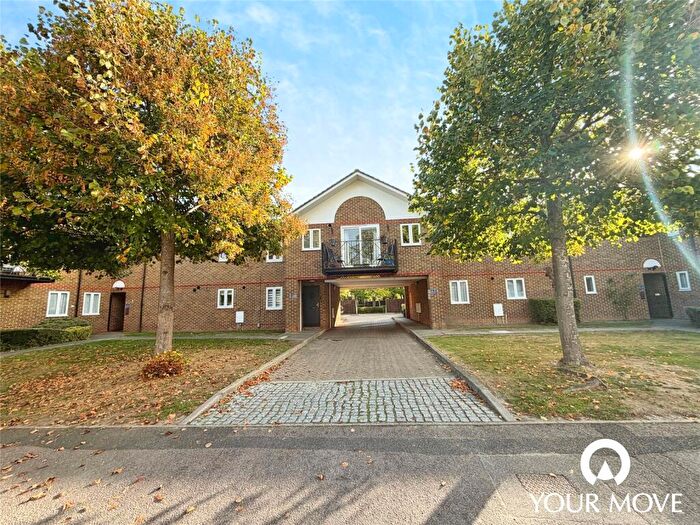 2 Bedroom Flat To Rent In Armada Way, Chatham, Kent, ME4