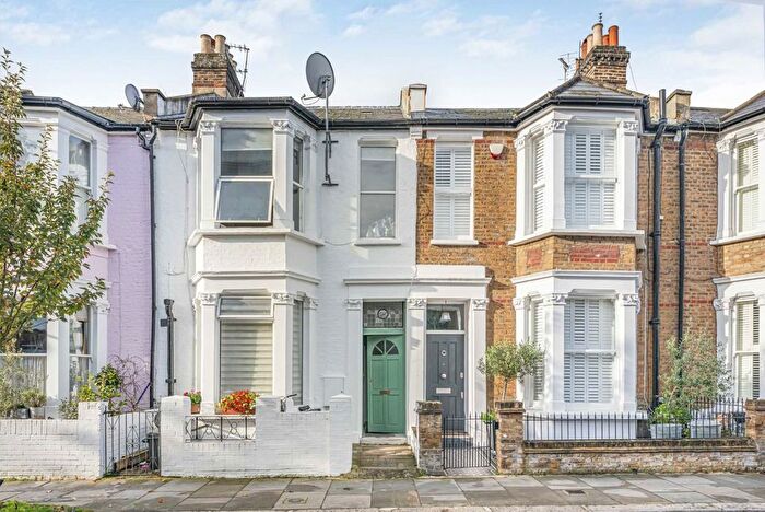 3 Bedroom Flat To Rent In Brewster Gardens, London, W10