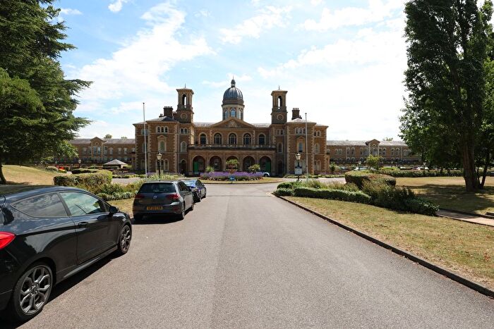 2 Bedroom Flat To Rent In Princess Park Manor East Wing, Royal Drive, London, N11