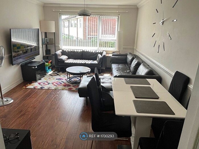 2 Bedroom Flat To Rent In Tithe Court, Langley, SL3