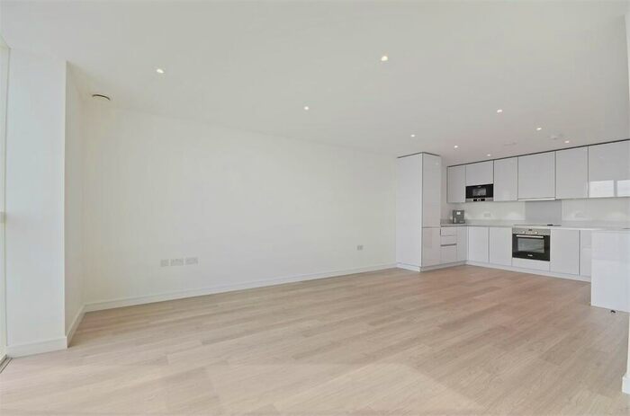 2 Bedroom Apartment To Rent In Pinnacle Apartments, Saffron Central Square, Croydon, CR0