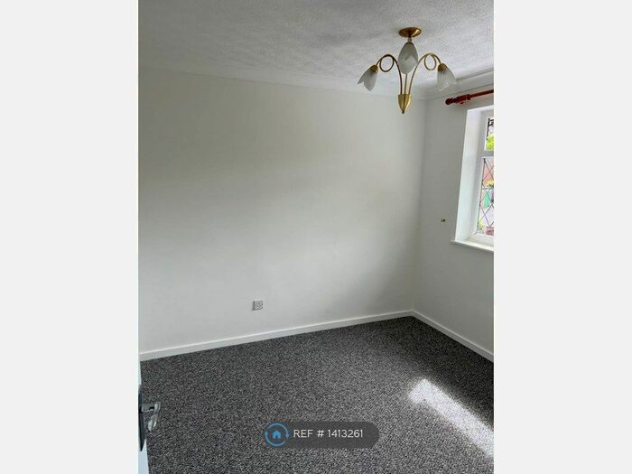 2 Bedroom Maisonette To Rent In Lowry Close, Wolverhampton, WV6