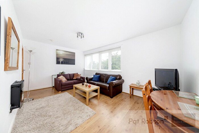 1 Bedroom Flat To Rent In Haydon Close, Red House Farm, Gosforth, Newcastle Upon Tyne, NE3
