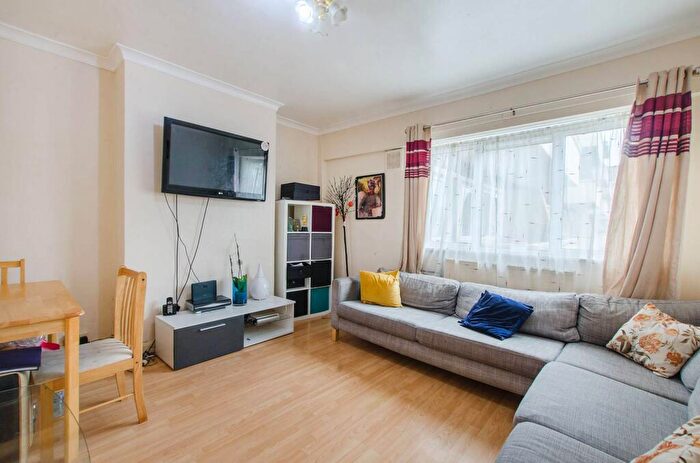2 Bedroom Flat For Sale In Peckham Rye, Peckham, London, SE15