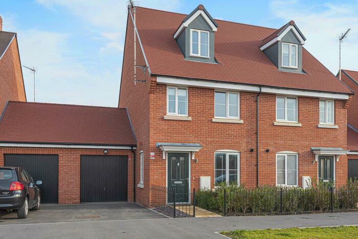 3 Bedroom Semi-Detached House To Rent In Berryfields, Aylesbury, HP18