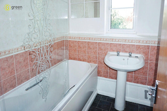 2 Bedroom Apartment For Sale In Warren House Walk, Walmley, B76