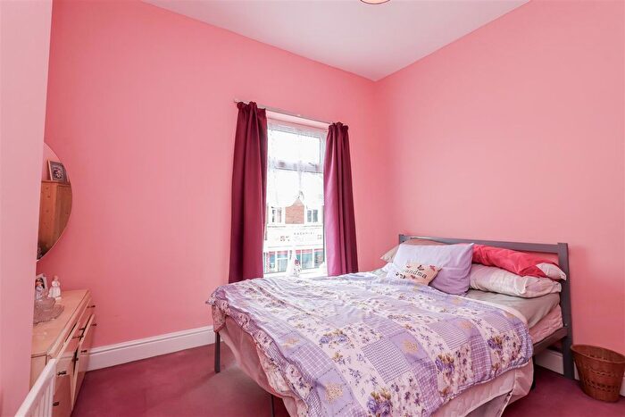3 Bedroom Terraced House For Sale In Doncaster Road, Wakefield, WF1