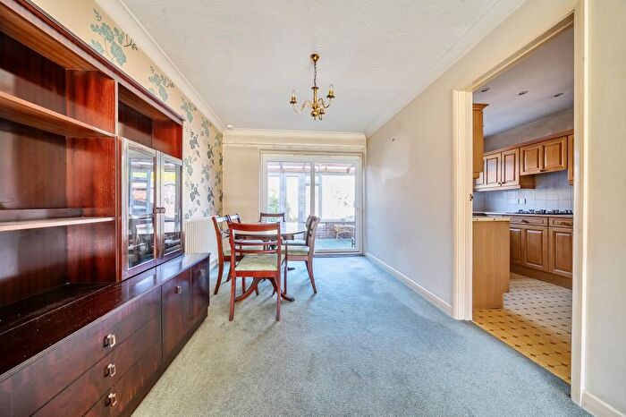 3 Bedroom Terraced House For Sale In Meadow Close, Thatcham, RG19
