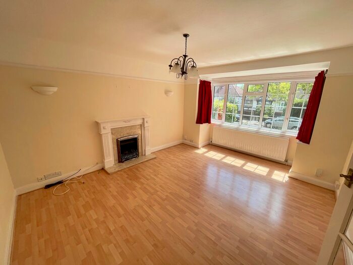 3 Bedroom Semi-Detached House To Rent In Montpelier Road, Purley, CR8