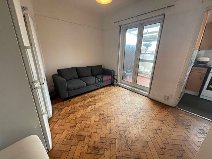 4 Bedroom Terraced House To Rent In Southall Lane, Cranford, TW5