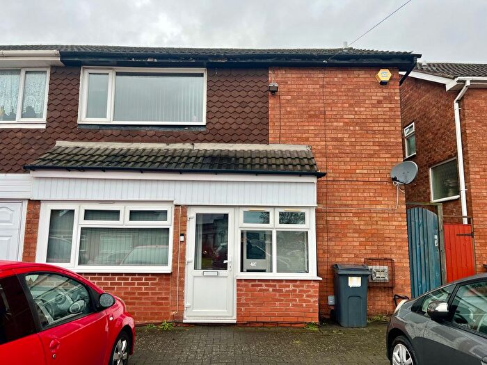 3 Bedroom Semi Detached House For Sale In Hilltop Drive, Birmingham, B36