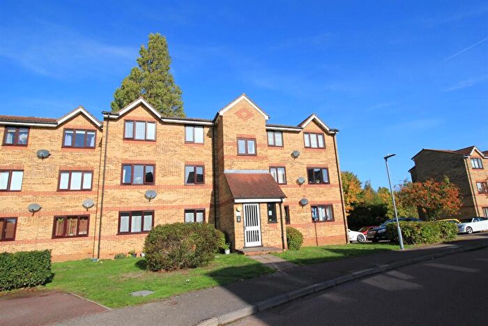 1 Bedroom Apartment For Sale In Prestatyn Close, Stevenage, Hertfordshire, ., SG1