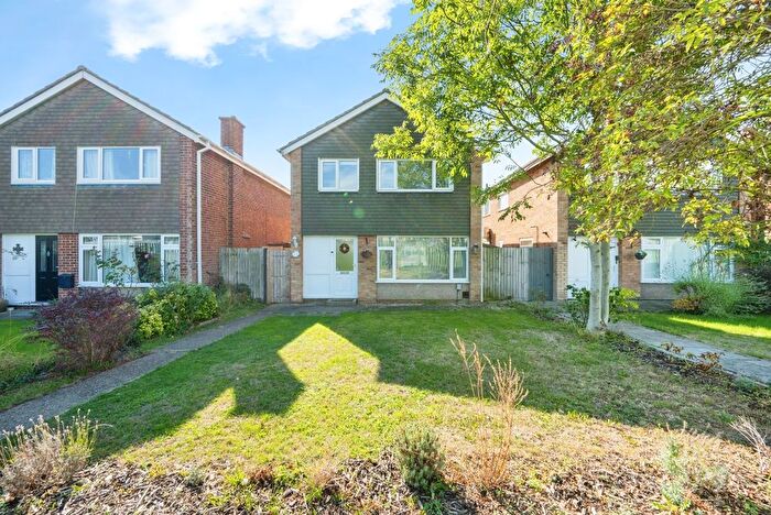 3 Bedroom Detached House For Sale In Sudeley Walk, Bedford, Bedfordshire, MK41