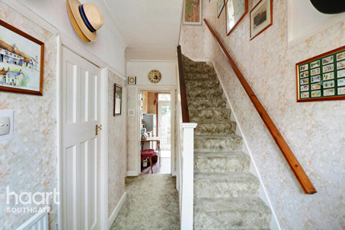 3 Bedroom Terraced House For Sale In Windmill Gardens, Enfield, EN2