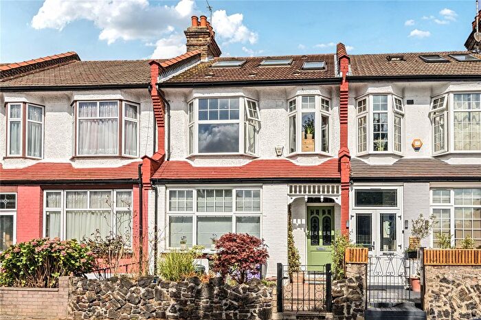 4 Bedroom Terraced House For Sale In Chimes Avenue, Palmers Green, London, N13