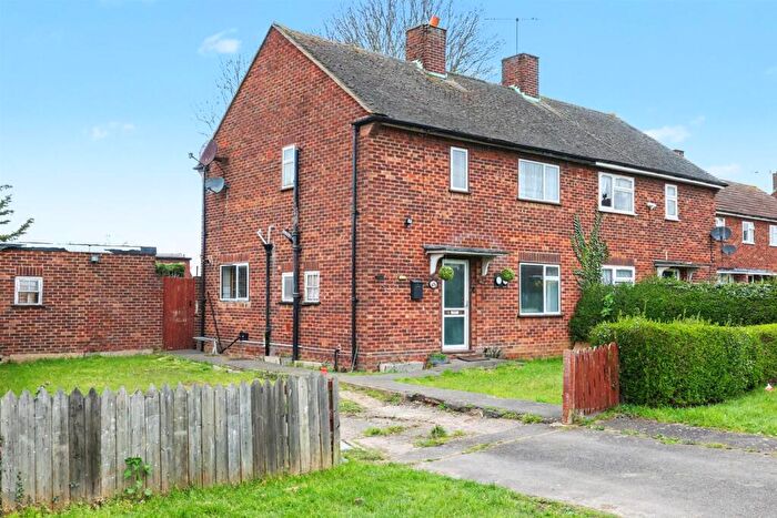 3 Bedroom Semi-Detached House For Sale In Pulpits Close, Hockley, SS5