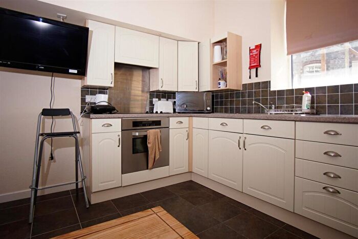 3 Bedroom Flat To Rent In Addison Road - Flat, Plymouth, PL4