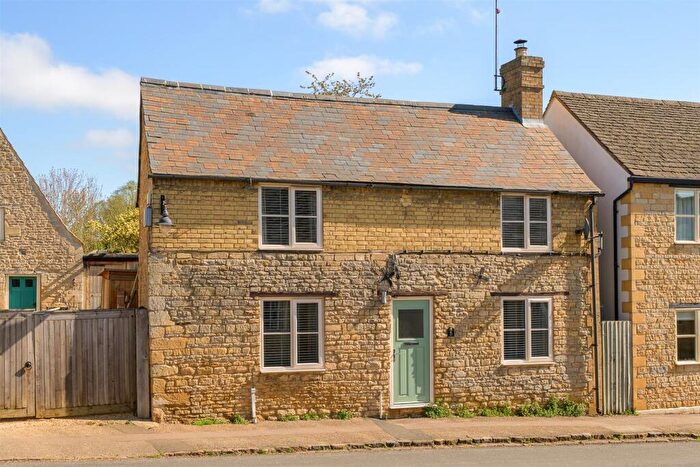 2 Bedroom Detached House For Sale In Bridge Street, Kings Cliffe, Peterborough, PE8