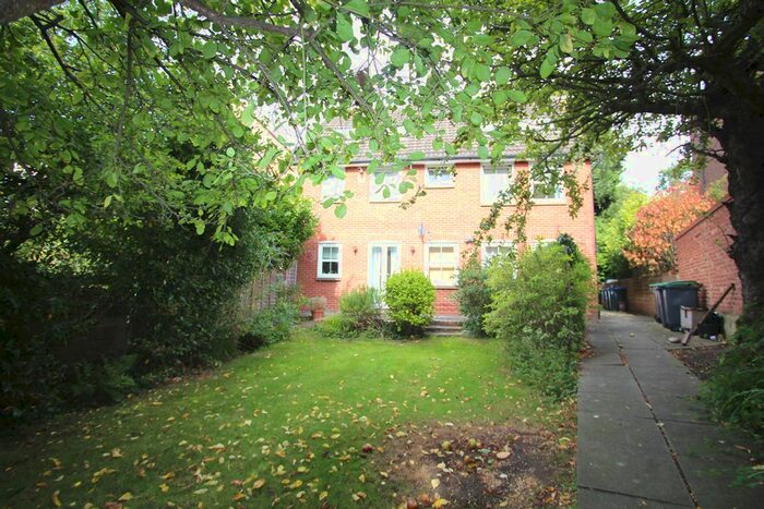 2 Bedroom Flat To Rent In Cranes Park, Surbiton, KT5