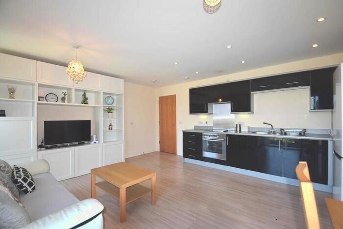 2 Bedroom Flat To Rent In Kiln Lodge, Trout Road, West Drayton, UB7