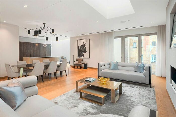 4 Bedroom Semi-Detached House To Rent In Down Street Mews, Mayfair, London, W1J