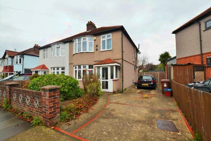 3 Bedroom Semi-Detached House To Rent In Chestnut Grove, Isleworth, TW7
